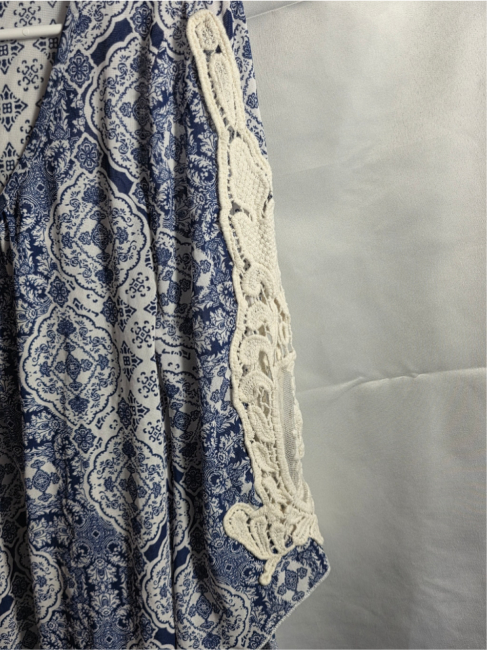 Women's Ember Blue and White Patterned Blouse, Size L boho-chic cottagecore - Picture 2 of 6